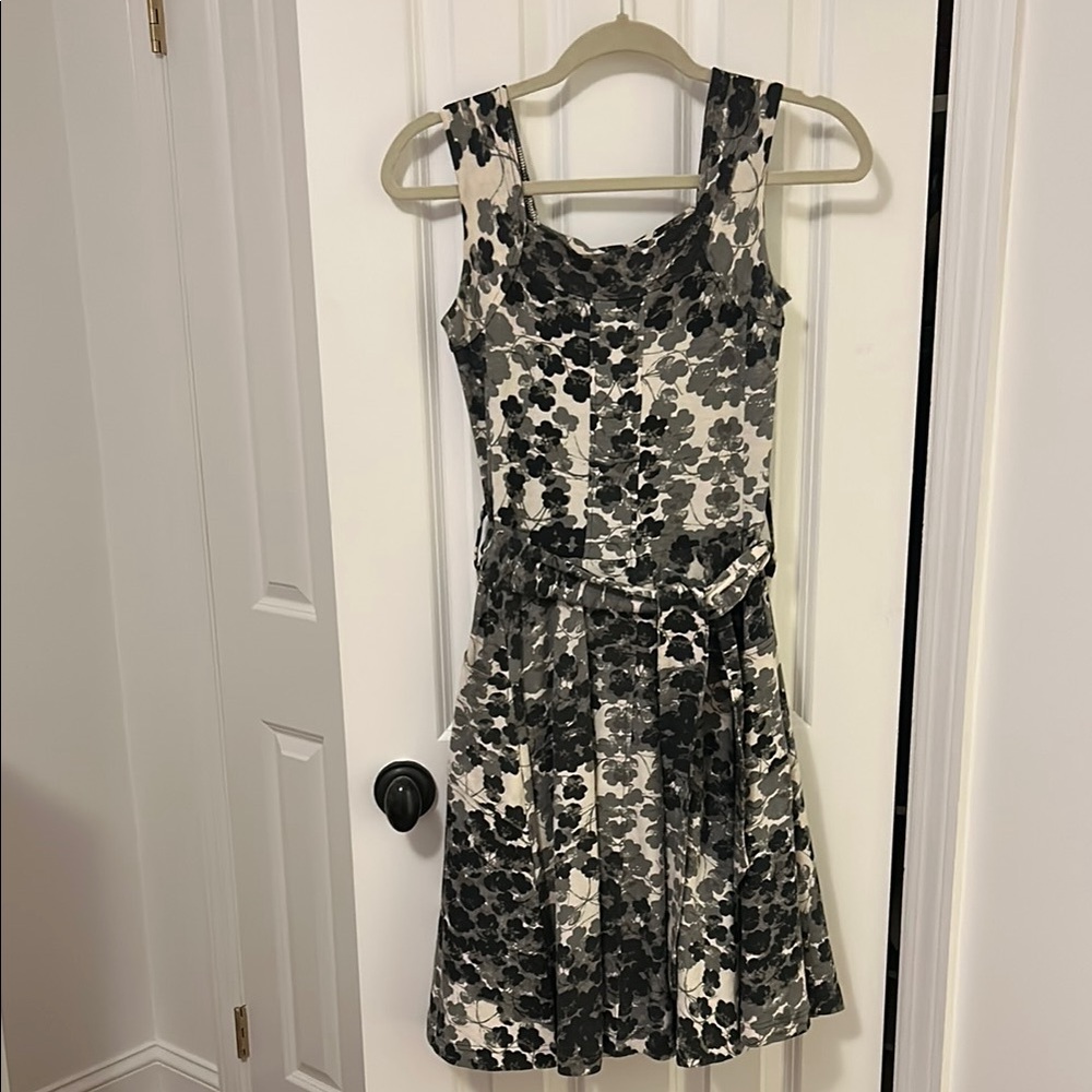 Effie’s Heart Retro Floral Sleeveless Belted Dress in Black Grey and White sz S